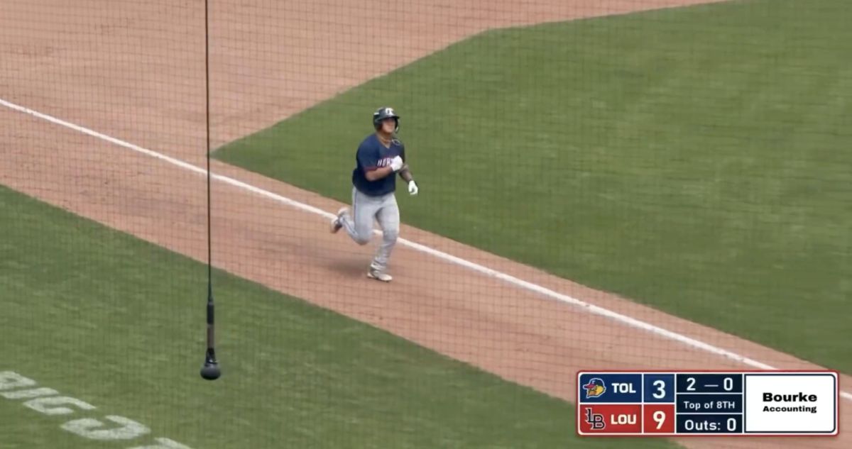 圖／李灝宇面對一顆約98英里、接近157公里的速球，將球轟向右外野，展現反方向長打火力。&nbsp;（翻攝 X）