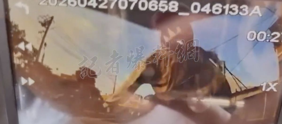 圖／鄭女瞬間失去重心，連人帶車往左側偏移。（翻攝 記者爆料網）