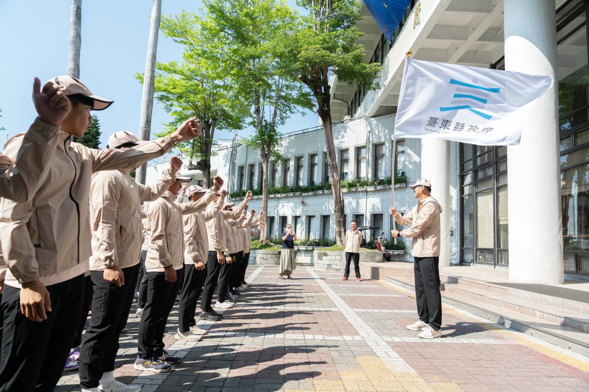 圖／授旗儀式現場整隊宣誓 選手專注投入展現備戰決心。（臺東縣政府提供）