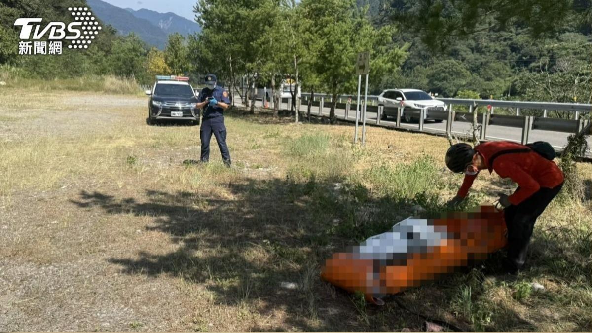 圖/搜救人員苦尋47天終於尋獲失聯山友。(TVBS 提供)