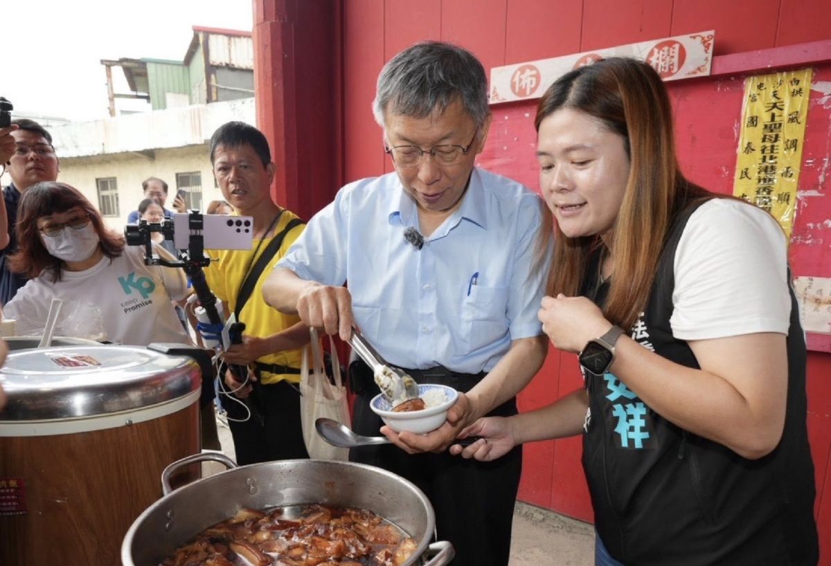 圖／民眾黨前主席柯文哲掃街。（翻攝 柯文哲 臉書）
