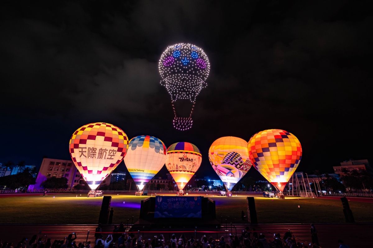 圖/無人機排出吉伊卡哇角色驚喜登場。(臺東縣政府提供)