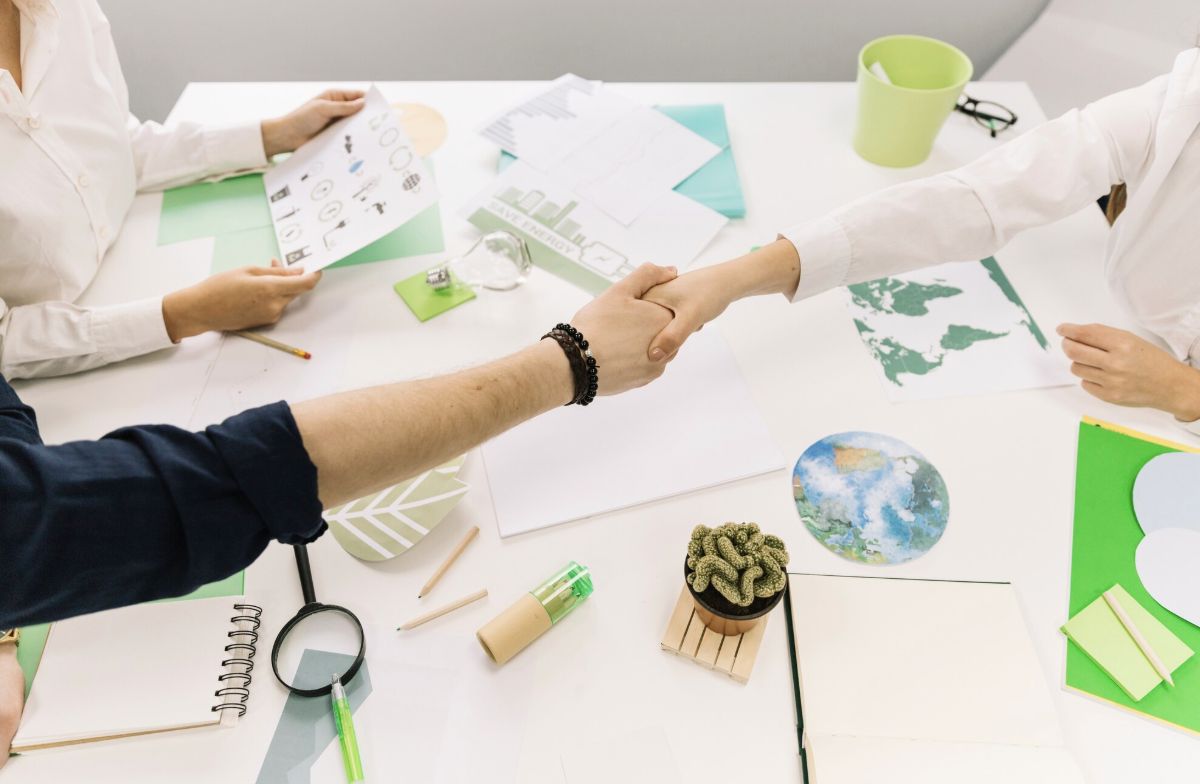 示意圖／隨著國際觀光客全面回流與上市櫃公司評鑑制度的推行，「綠色採購」已從企業的加分題，轉變為攸關品牌生存的剛性需求。（擷取自免費圖庫freepik