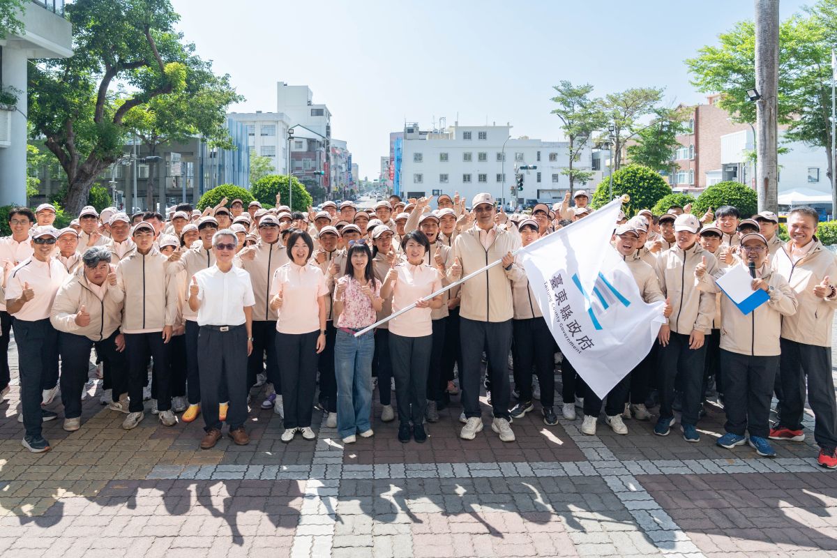 圖／臺東代表隊齊聚縣府廣場 展現高昂士氣。（臺東縣政府提供）