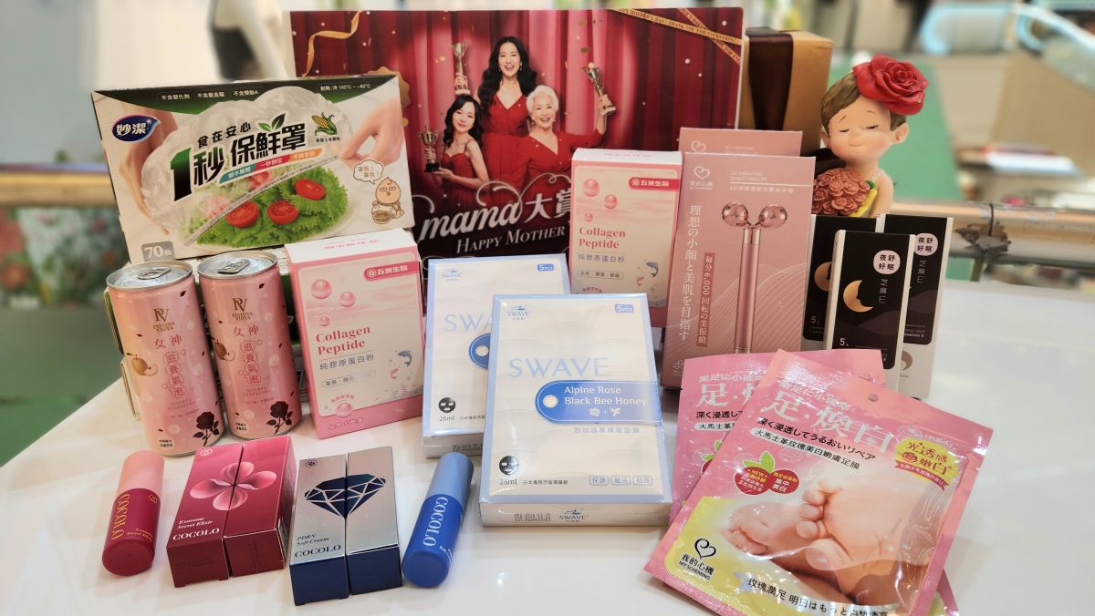 圖／館內亦規劃多波段實用好禮，消費越多、贈禮越豐富，包含Miss Seesaw夜舒好眠芝麻E、五洲生醫純膠原蛋白粉、外泌體水光分子精露等，從內而外呵護媽媽的美麗與健康。（大葉高島屋提供）
