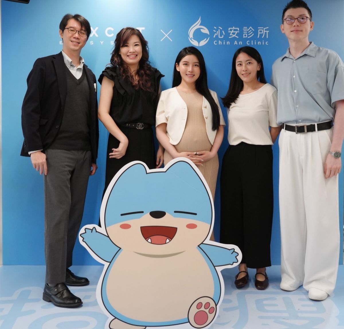 圖／（左到右）沁安診所 潘天健院長、張崇滋 營養師、高敏敏營養師、健喬信元 Ada經理、彭大直播主。（創新醫學集團提供）