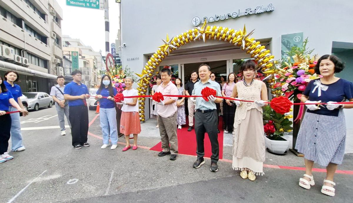 弘力化工 「天然品」門市開幕　打造愛玩美實驗室