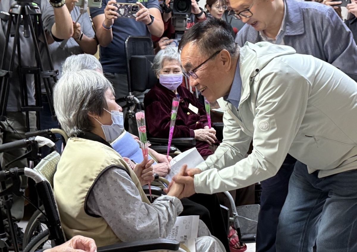 李四川訪長照機構　回應Threads已讀亂回