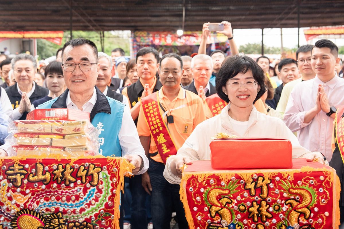 跑宮廟拚選戰　蘇巧慧母親節勤走基層