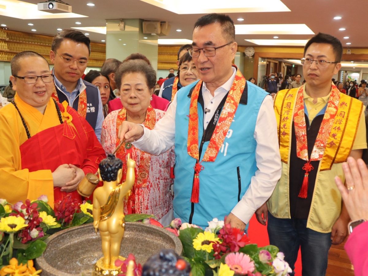 李四川跑宮廟拚選戰　母親節喊話用愛治市