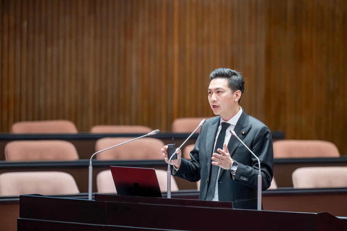 廖偉翔促保險理賠改革　籲推育兒減工時政策