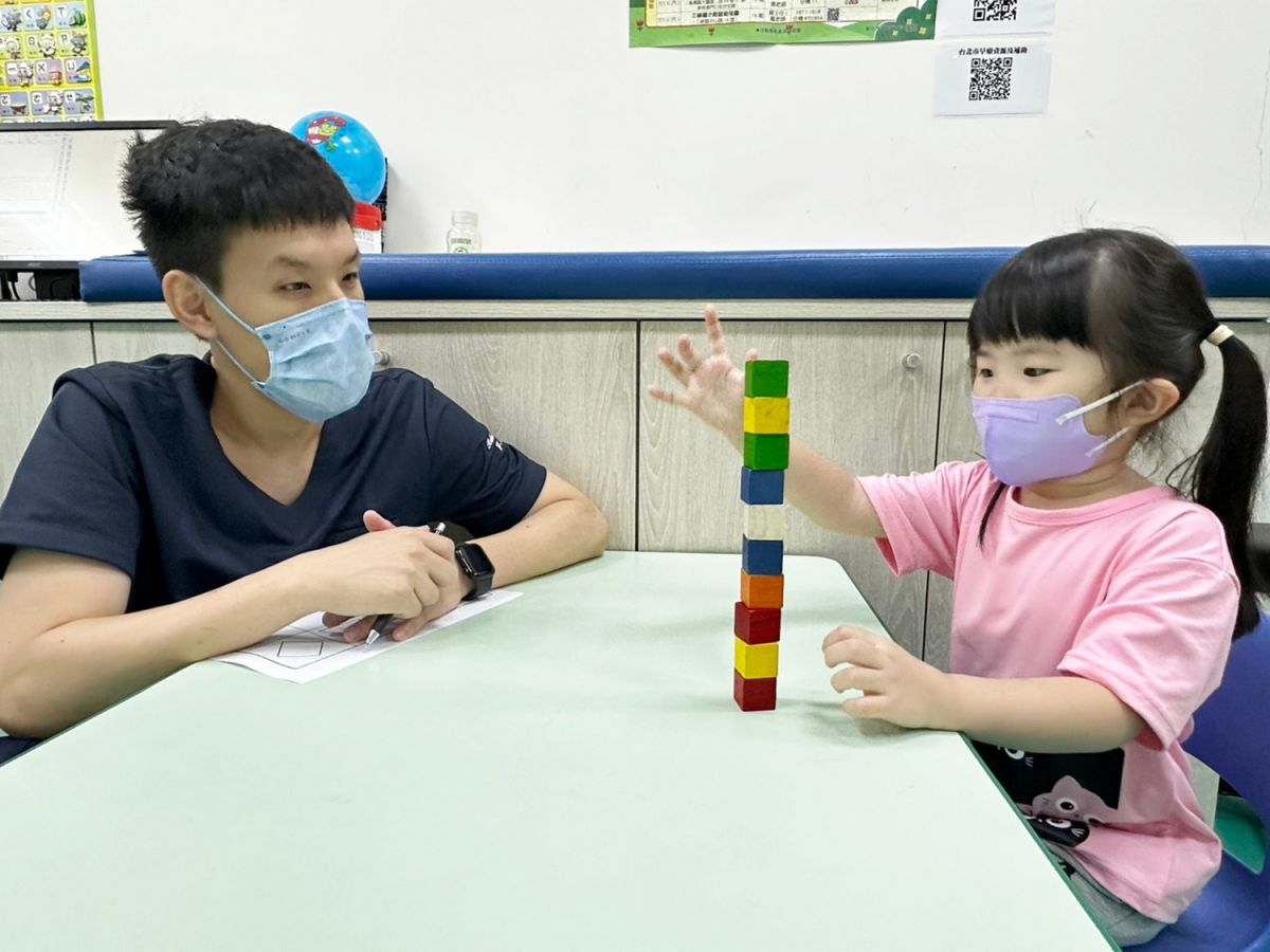 孩子抗拒共玩別急貼標籤　臺北醫院教陪伴建立安全感