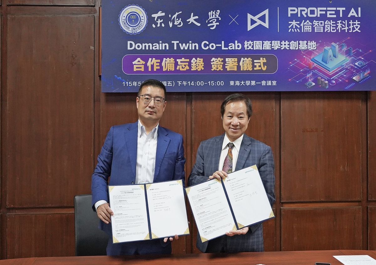 圖/東海校長張國恩(右)與Profet AI執行長暨共同創辦人黃建豪正式簽訂產學合作,啟動「Profet AI Domain Twin Co-Lab」產學共創計畫。(東海大學提供)