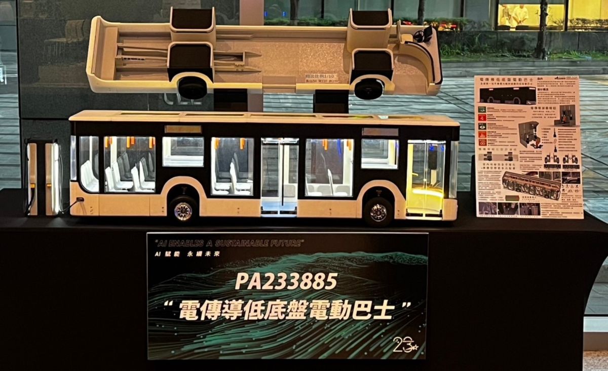圖／獲得優選的「電傳導低底盤電動巴士」以安全與舒適為核心，採用無電減震系統與全車室平面化的無障礙設計，結合高壓電芯與輕量化車體。（東海大學提供）