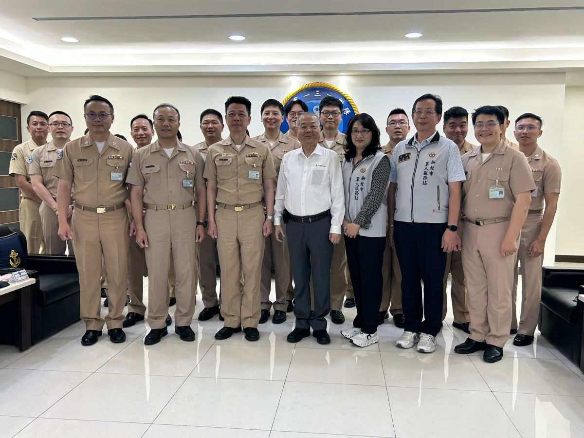 圖／海軍131艦隊敬軍慰問合影。（新北市軍人服務站提供）
