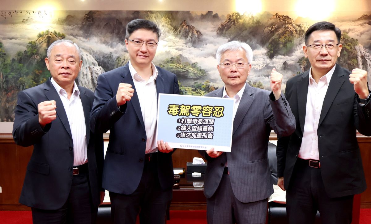 圖／立法委員張智倫（左二）拜會警政署長張榮興。（立法委員張智倫國會辦公室提供）