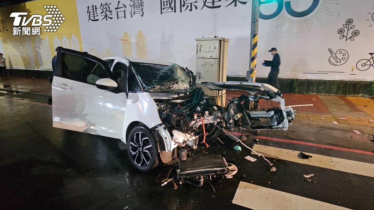 圖／桃園敏盛醫院外車禍。（TVBS）