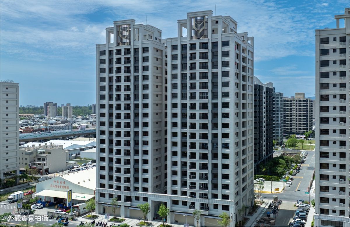 圖／「遠見沐景」以現代簡約俐落對稱建築風格，成為澄德重劃區具代表性的住宅地標之一。（全誠建設提供）