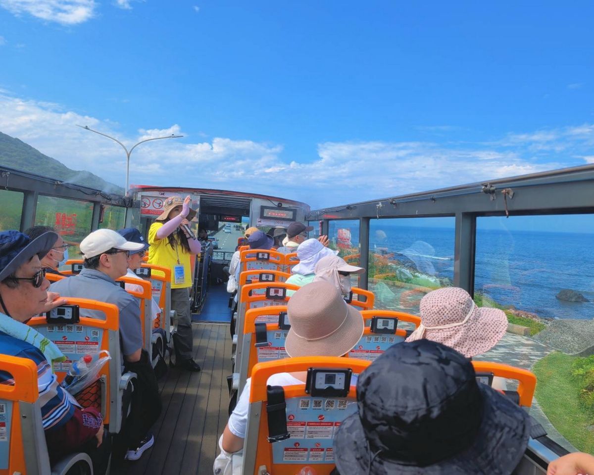 青春山海線雙層巴士夯　新北加開班次飽覽北海岸絕景