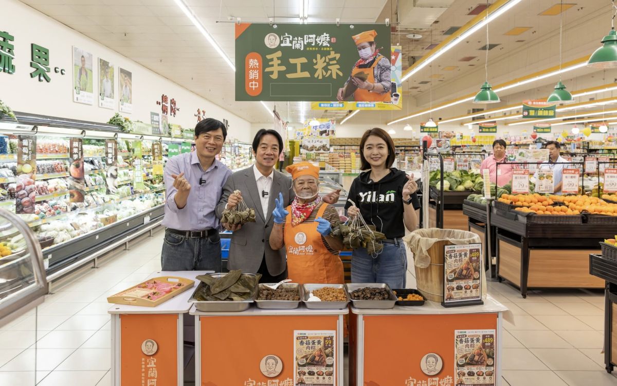 賴清德逛喜互惠挺宜蘭雙將　大啖在地美食拚選戰人氣