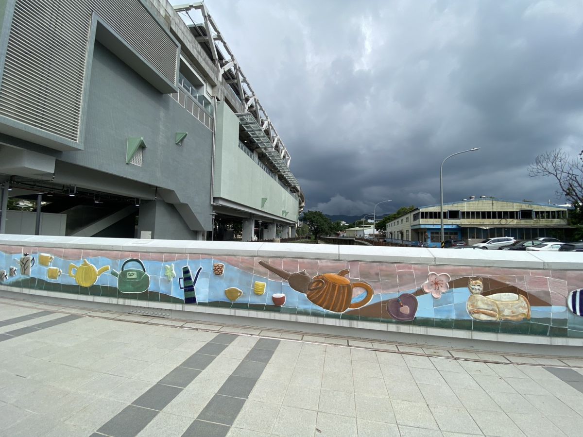 三鶯線國華站人行陸橋啟用　陶藝美學串聯山城生活