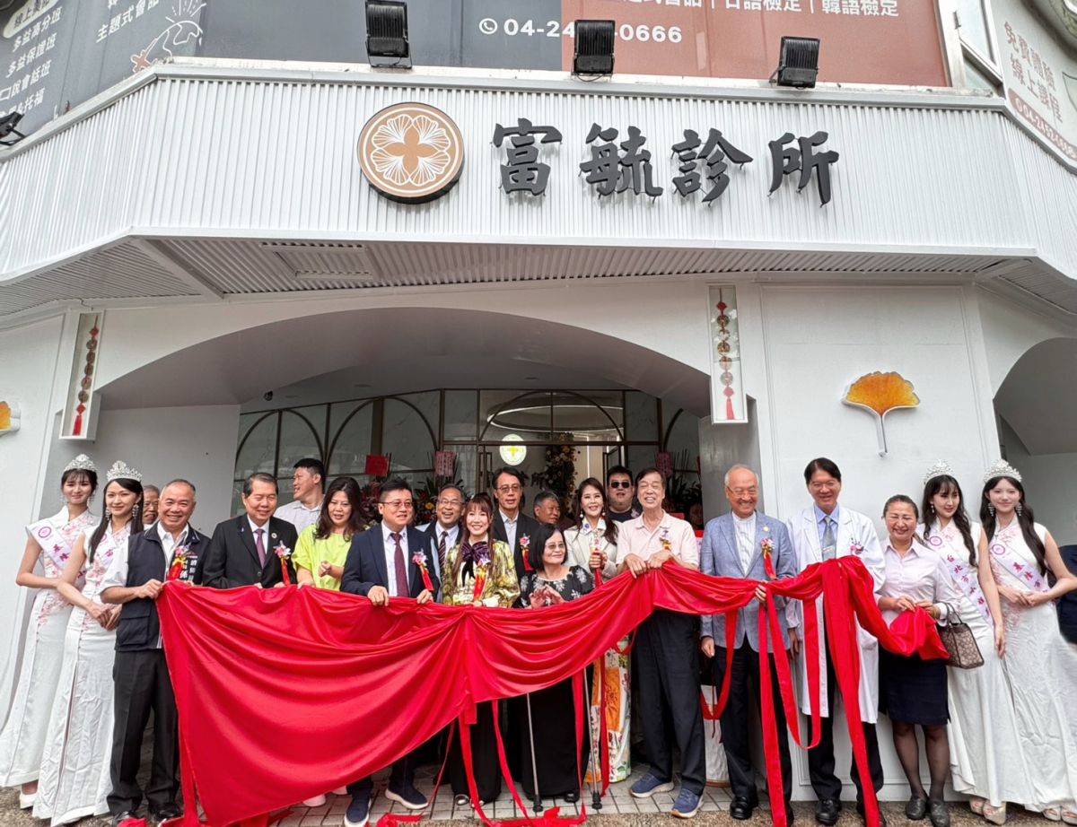 富毓診所揭牌　顧問張啓城號召城市小姐大陣仗吸睛