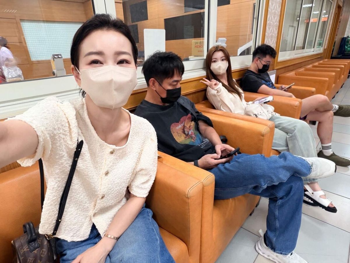 圖／謝宜君做檢查，全家人陪伴。（翻攝謝宜君、陳隨意臉書）