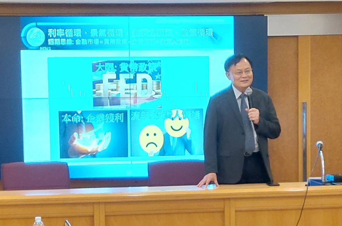 圖／管理學院王凱立教授表示，在職教育的核心價值不只是傳授知識，更在於協助企業經營者重新整理管理經驗，將問題轉化為產業價值。（東海大學提供）