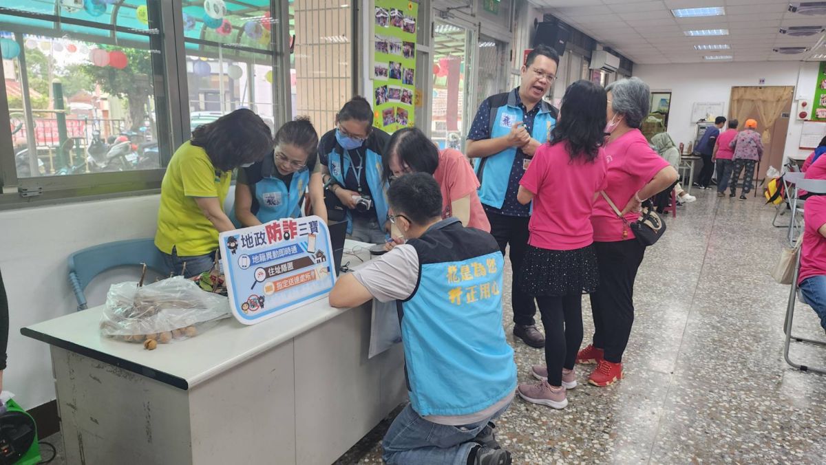 圖／現場受理申辦地籍異動即時通。（台中市政府地政局提供）