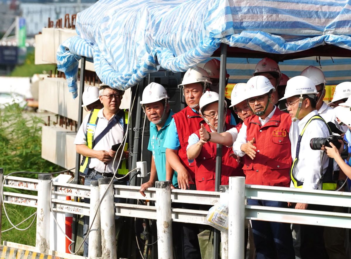 侯友宜視察塭仔圳4號橋　預鑄工法拚115年底通車
