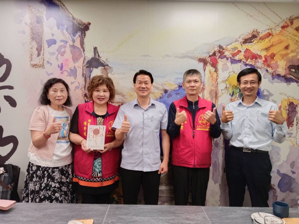 圖/與黎民文化詹國義總經理(中)合影。(大中華記者友好交流協會提供)