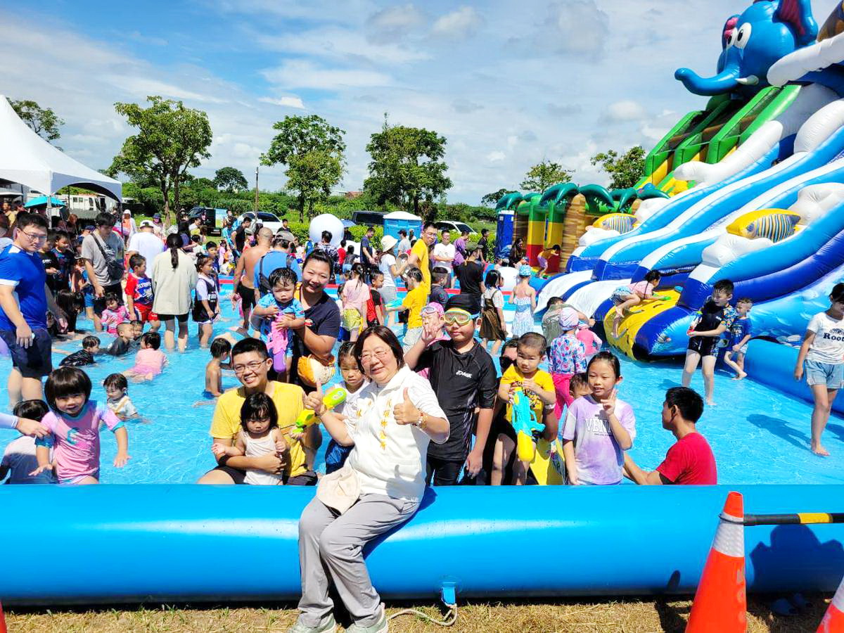 水漾民雄FUN心一夏！親子水樂園登場吸引逾千人同樂　　　　　　　
