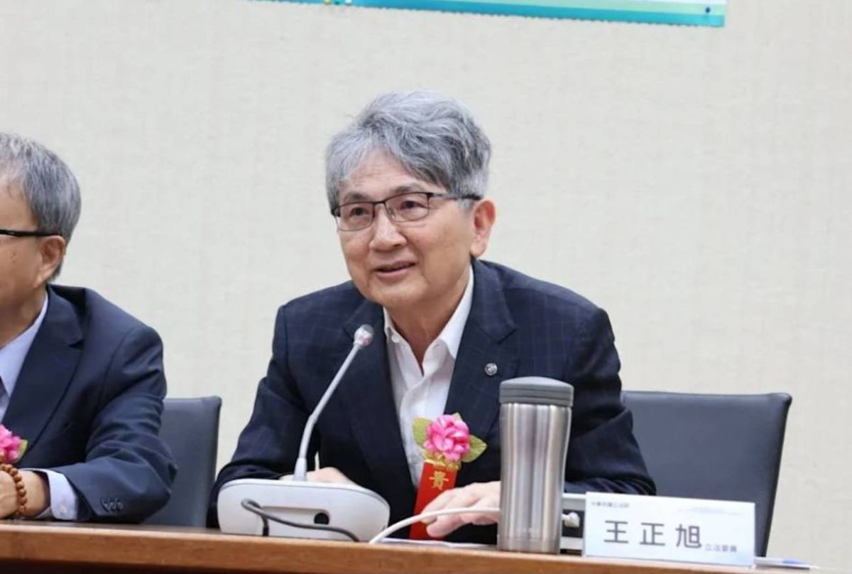圖／衛環委員會立法委員王正旭指出，醫美本質上屬於醫療行為，醫療監視器有助還原醫療過程，保障醫病雙方，也能降低爭議，維護醫病互信。（擷取自鏡電視YT）