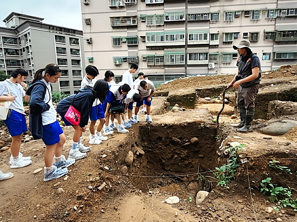 十三行開挖2500年前遺址　親子化身考古家觸摸時光
