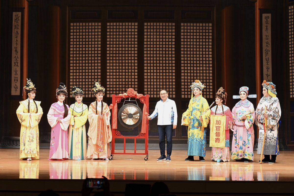府會同台獻藝　新北歌仔戲《金殿抗婚》敬老登場