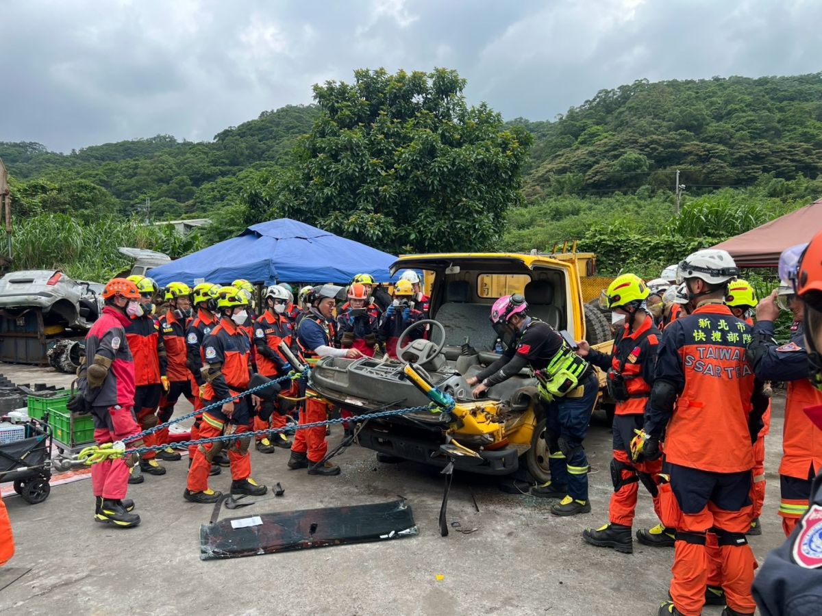 新北消防局5天車禍救援訓練　強化警消義消應變力