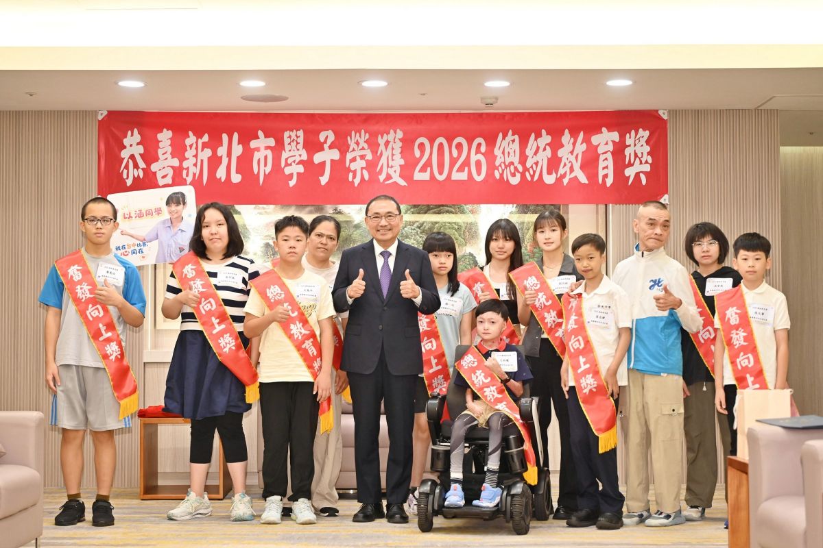 新北12學子逆境綻放　侯友宜勉走入校園分享生命故事