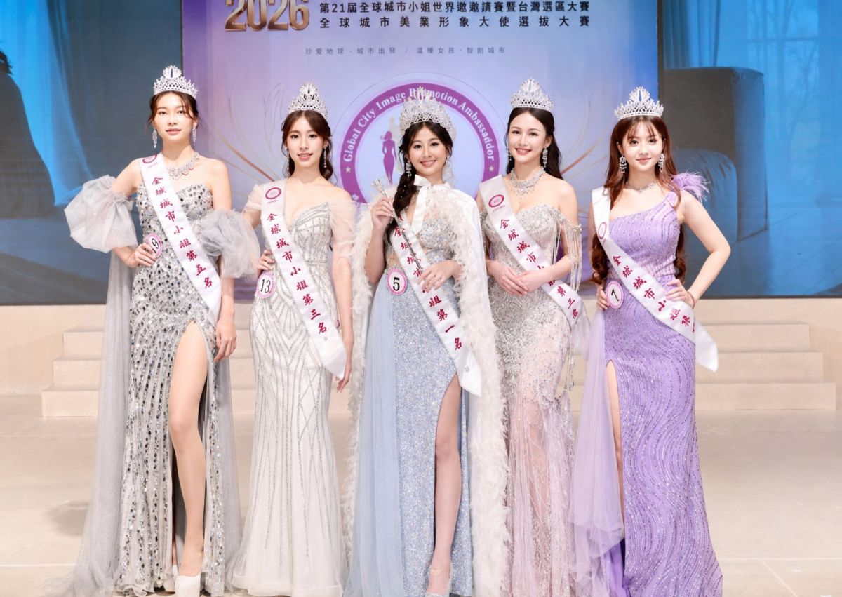 圖／陳詩庭(圖中)、吳晨瑄(圖左四)、胡沛潔(圖左三)、張以蓁(圖左五)及林侑瑩(圖左一)依序分獲全球城市小姐前五名。(中華全球城市選拔協會提供)