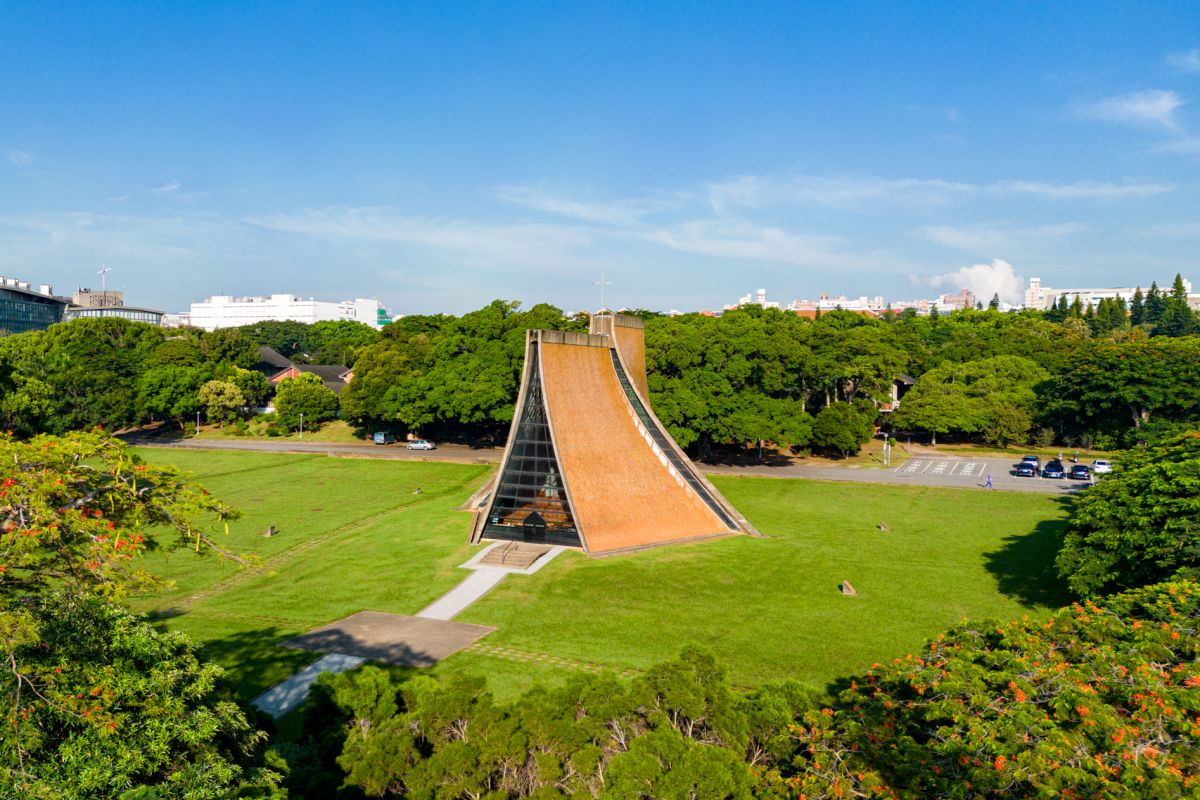 圖／東海大學二連霸交出亮眼成績單！115學年度學士班整體招生率達100%，前三志願選擇東海的人數更創新高，正從「招滿」走向「學生首選」邁進。（東海大學提供）