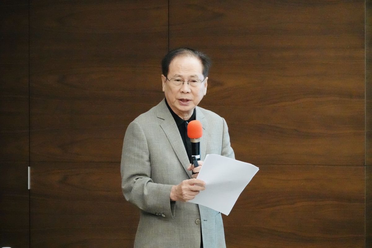 圖／大渡山學會理事長鄭清和引用台積電創辦人張忠謀的求學經驗指出，張忠謀曾談到，相較於在麻省理工學院（MIT）三年的專業學習，在哈佛大學一年所接受的博雅教育，對他一生帶來更深遠的影響。（東海大學提供）