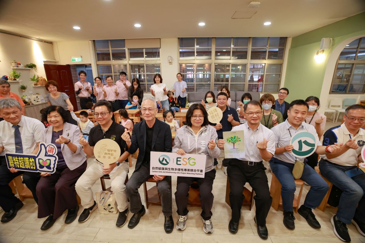 林保署媒合福樟響應ESG！阿里山柳杉課桌椅暖贈嘉義特教生 - 台北郵報 | The Taipei Post