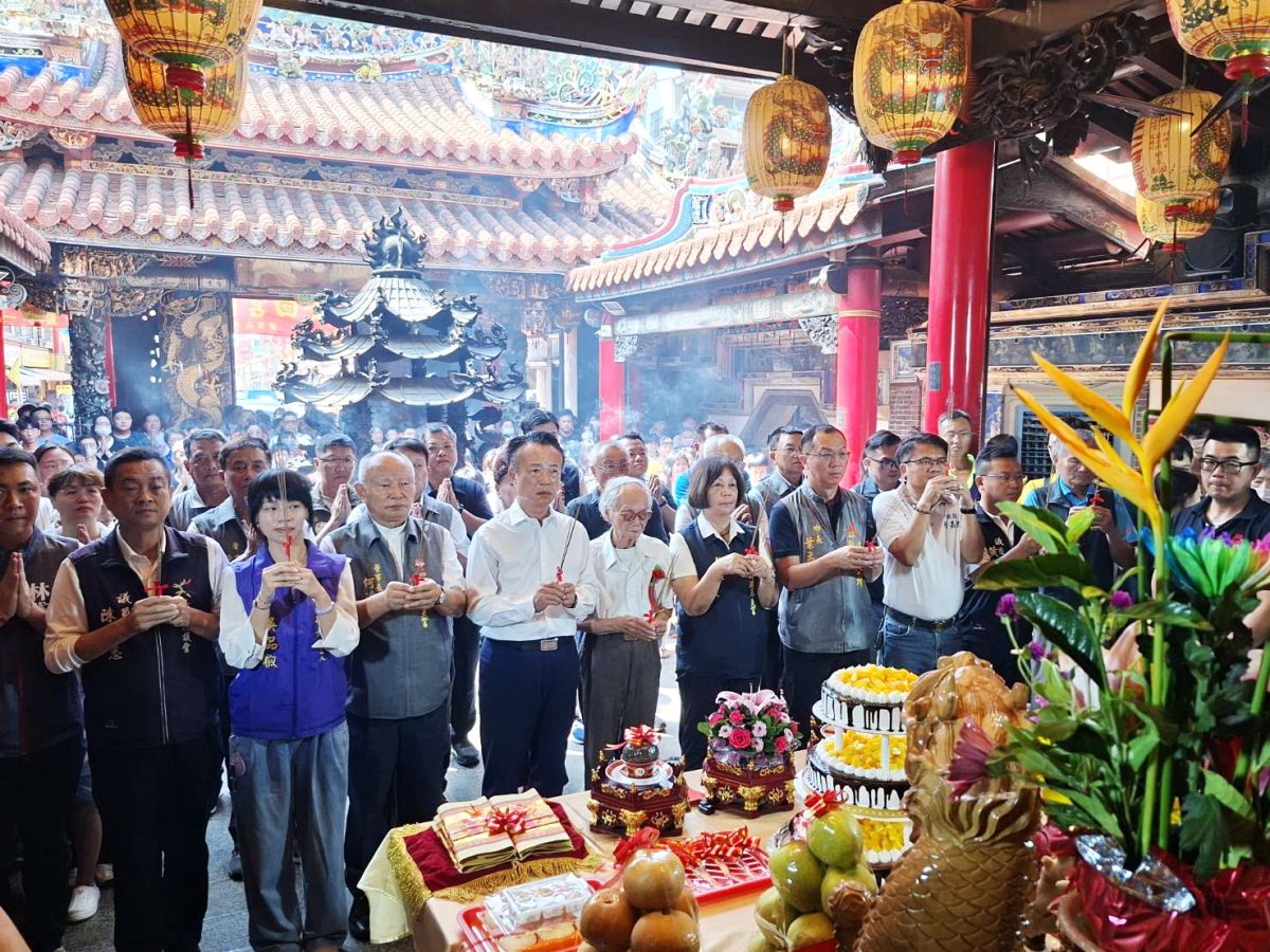 新港奉天宮媽祖契子女中秋回娘家　翁章梁陪同祈福慶佳節