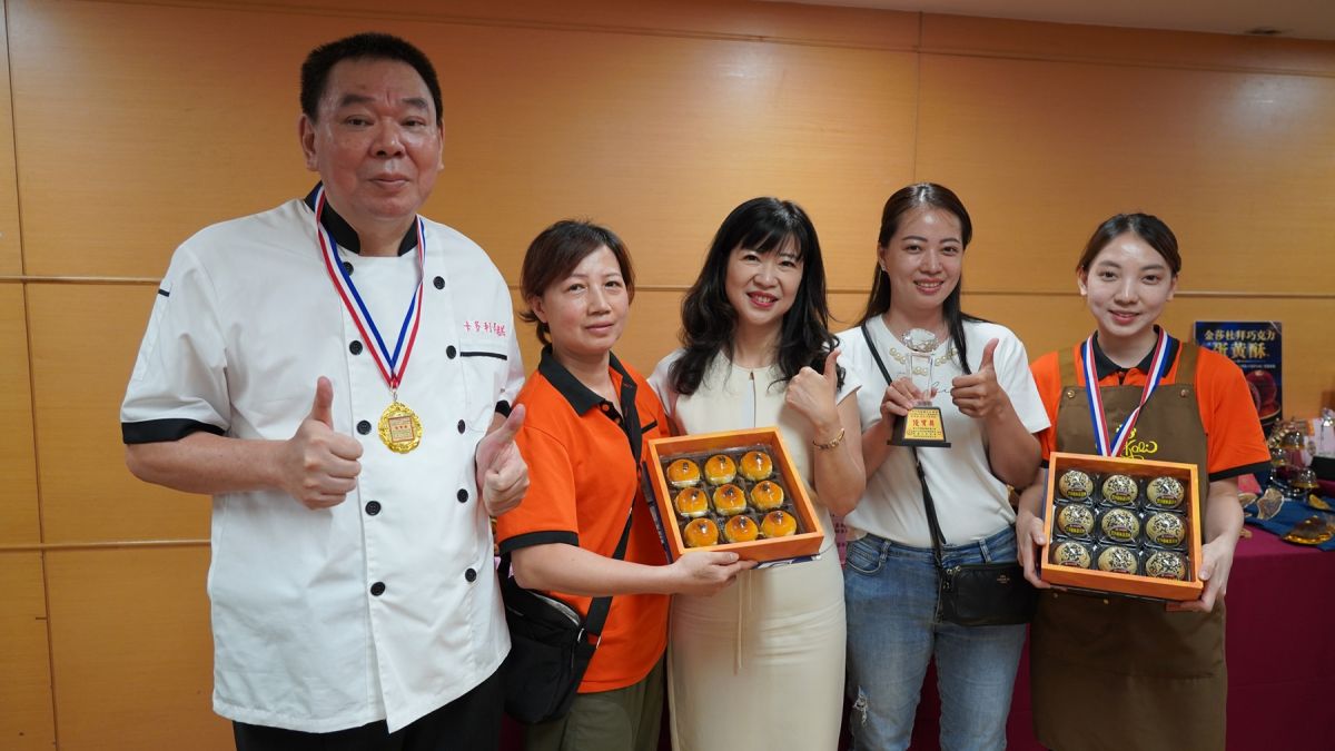 新北蛋黃酥節12家摘金 經典創意美味搶攻中秋 - 台北郵報 | The Taipei Post 新北蛋黃酥節12家摘金 經典創意美味搶攻中秋 - 台北郵報 | The Taipei Post