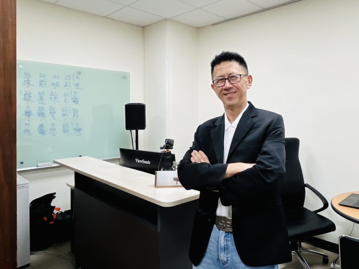 圖／「優客李林」李驥有了新身分—東海大學創意總監。第一站就選在東海最浪漫的「小王子玫瑰園」，規劃沉浸式短版音樂劇《星星從東海升起》。（東海大學提供）