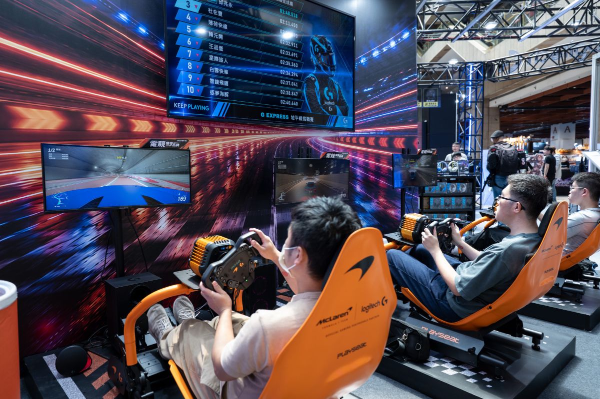 圖／WirForce 2026 透過模擬競速等互動體驗，讓玩家實際操作電競設備，感受科技與遊戲結合的娛樂魅力。