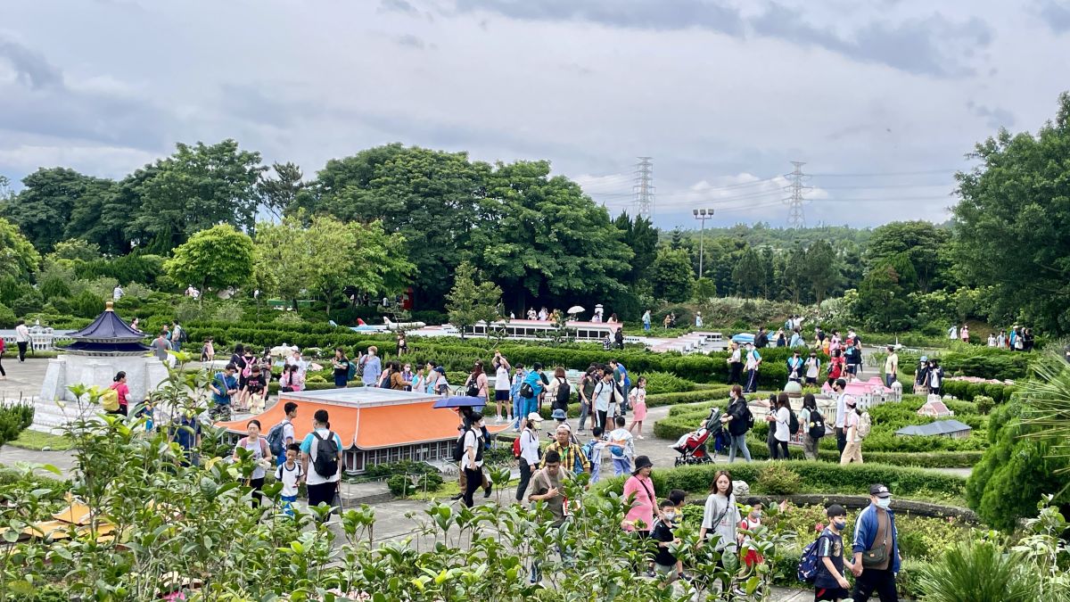 圖/小人國模型展示區迎來大批旅遊人潮。(觀光署提供)