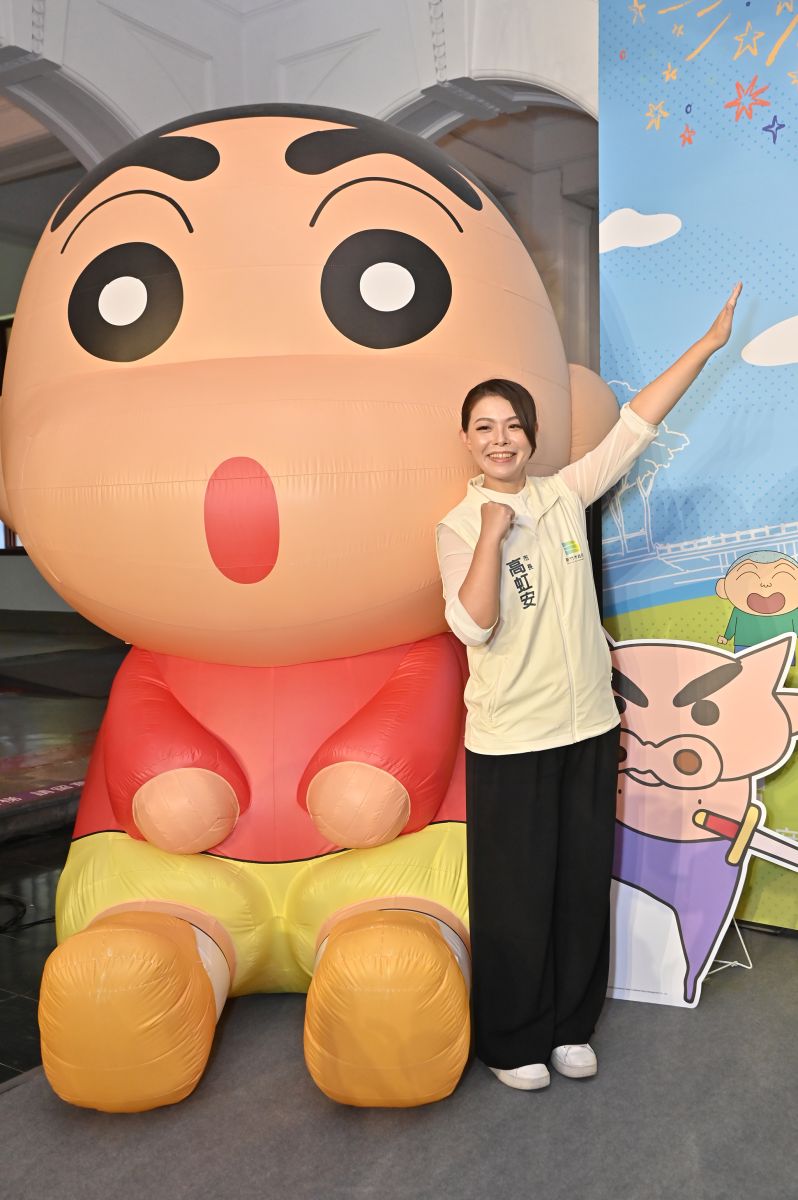 圖／高虹安市長與蠟筆小新開心合影。（新竹市政府提供）