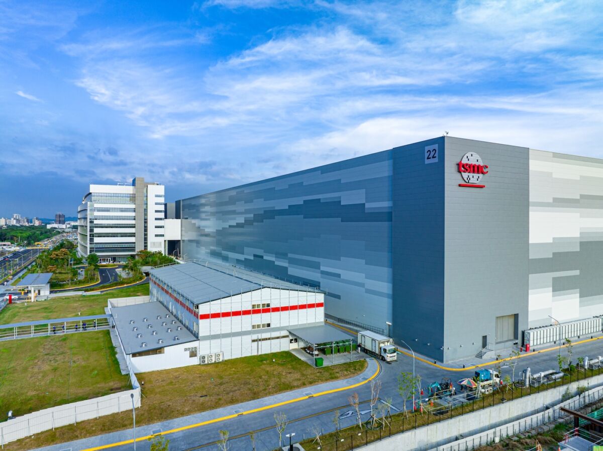 圖／台積電在高雄楠梓產業園區，目前P1廠進入量產階段、P2廠預計今年底前試產，同時也啟動 P3至 P5廠的規畫與都市計畫變更程序，並規畫後續的 P6廠。（立永國際實業提供）