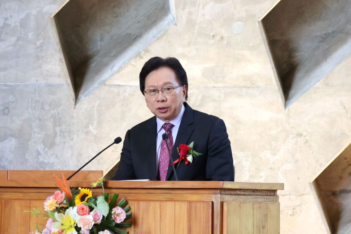 圖／東海大學董事蔡國洲於校慶典禮致詞，期許學校結合AI與博雅教育，培育跨領域人才。（東海大學提供）