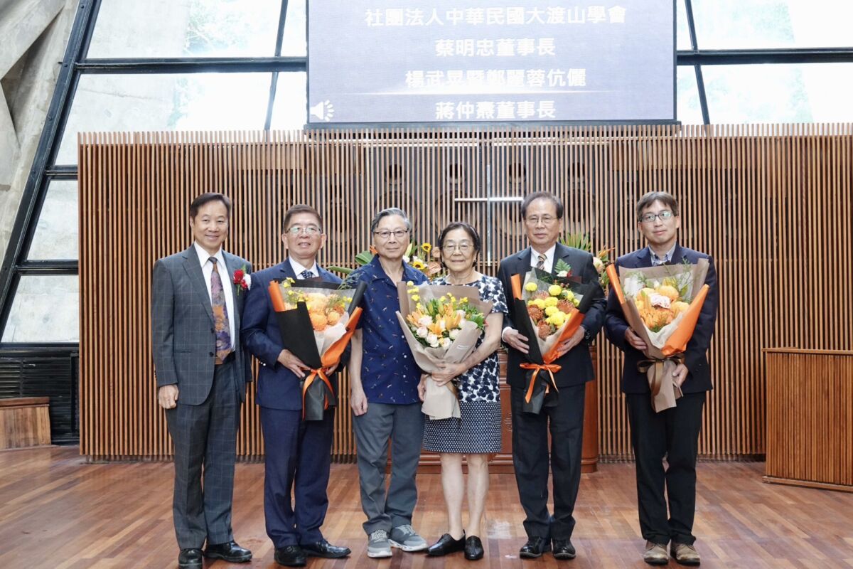 圖／東海大學校慶典禮也頒發教育部捐資興學獎，圖為水晶獎受獎人。（東海大學提供）